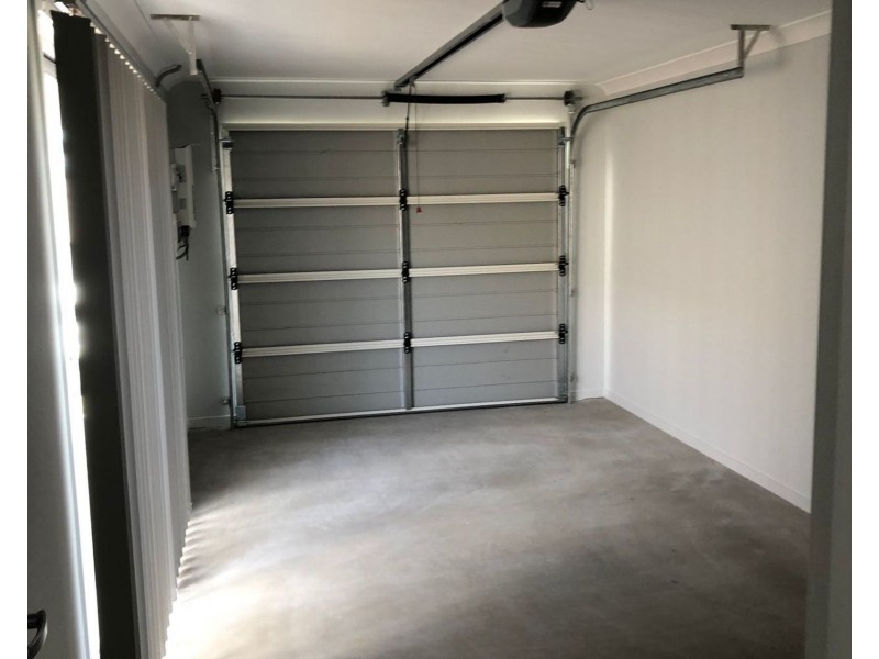 1 & 2/22 Kearon Way, Morayfield QLD 4506