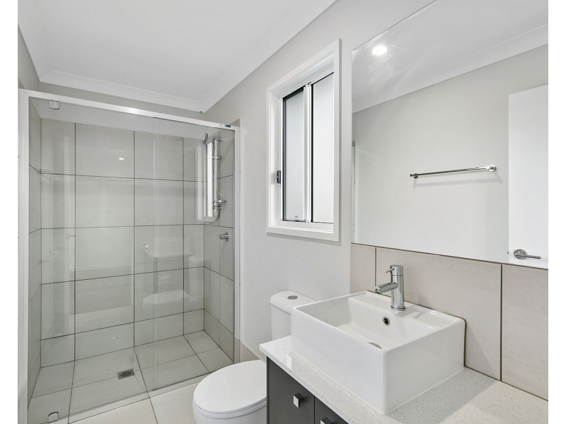 1 & 2 /23 Courtie Street, Bellmere QLD 4510