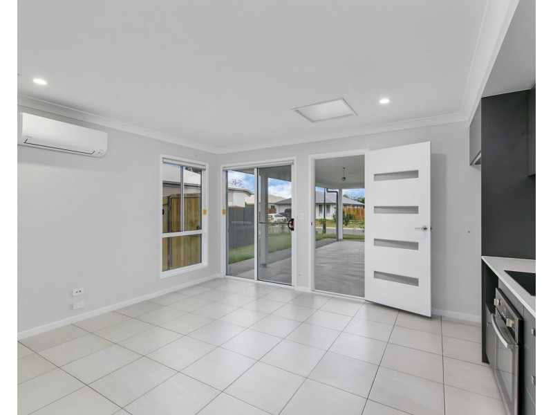 1 & 2 /23 Courtie Street, Bellmere QLD 4510