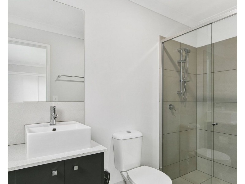 1 & 2 /23 Courtie Street, Bellmere QLD 4510