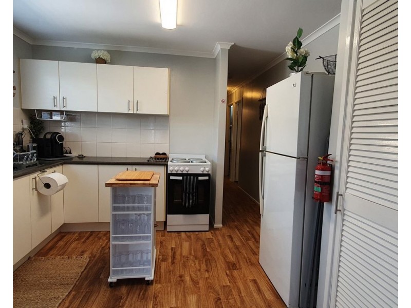 33 Saunders Street, Point Vernon QLD 4655