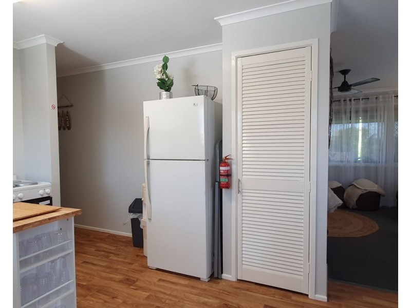 33 Saunders Street, Point Vernon QLD 4655