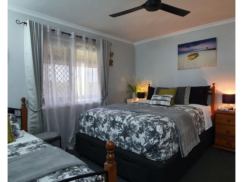 33 Saunders Street, Point Vernon QLD 4655