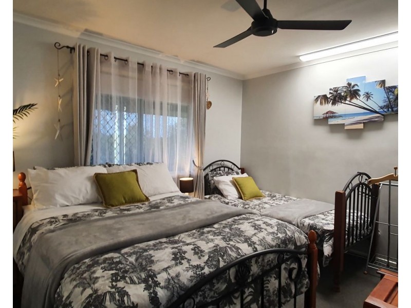 33 Saunders Street, Point Vernon QLD 4655