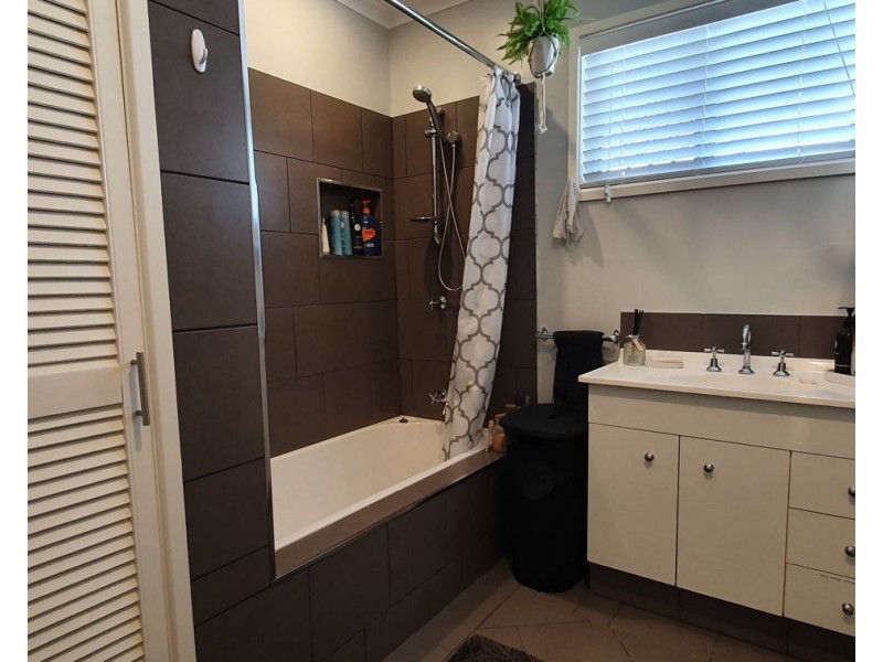 33 Saunders Street, Point Vernon QLD 4655