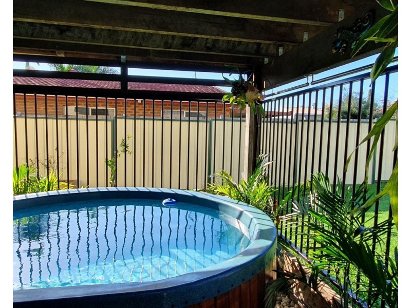 33 Saunders Street, Point Vernon QLD 4655