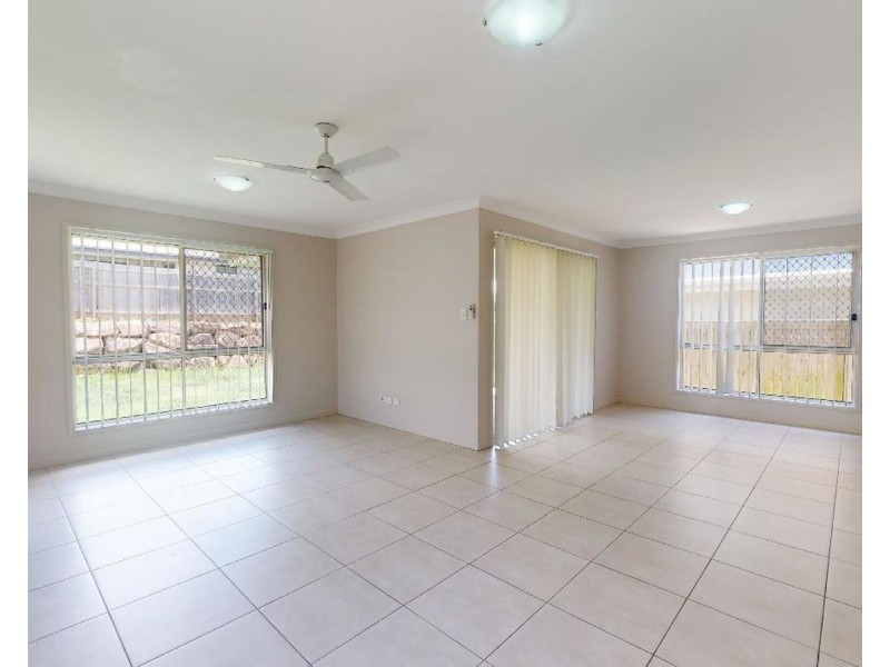 8 Cowen Terrace, North Lakes QLD 4509