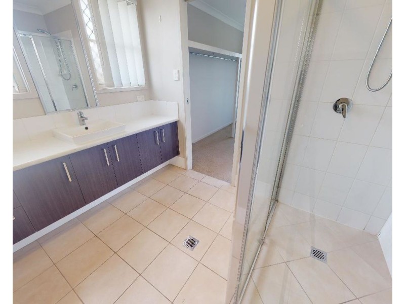 8 Cowen Terrace, North Lakes QLD 4509