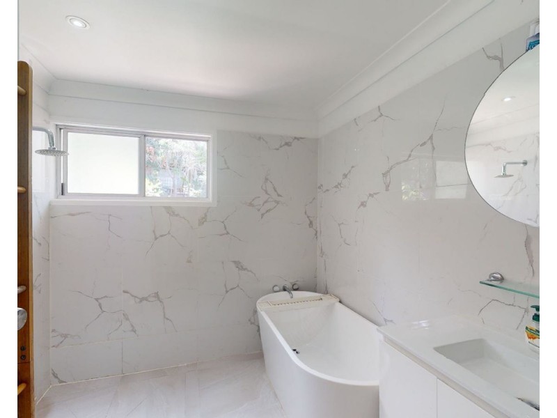 14 Yeerinbool Court, Arana Hills QLD 4054