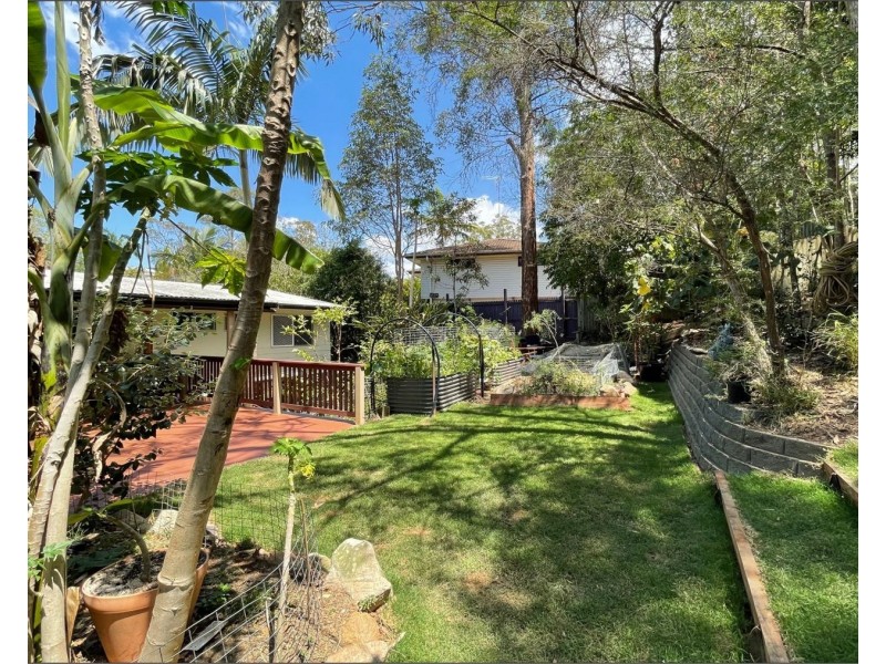 14 Yeerinbool Court, Arana Hills QLD 4054