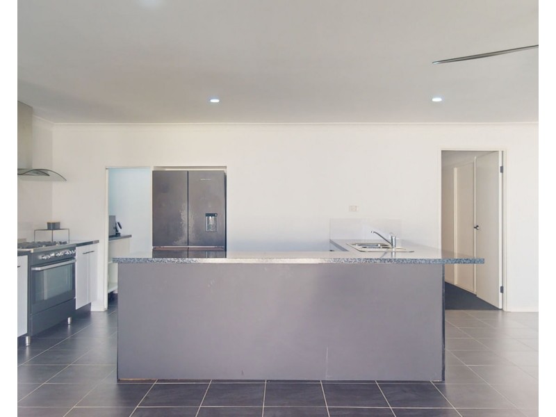 9 Barossa Crescent, Caboolture South QLD 4510