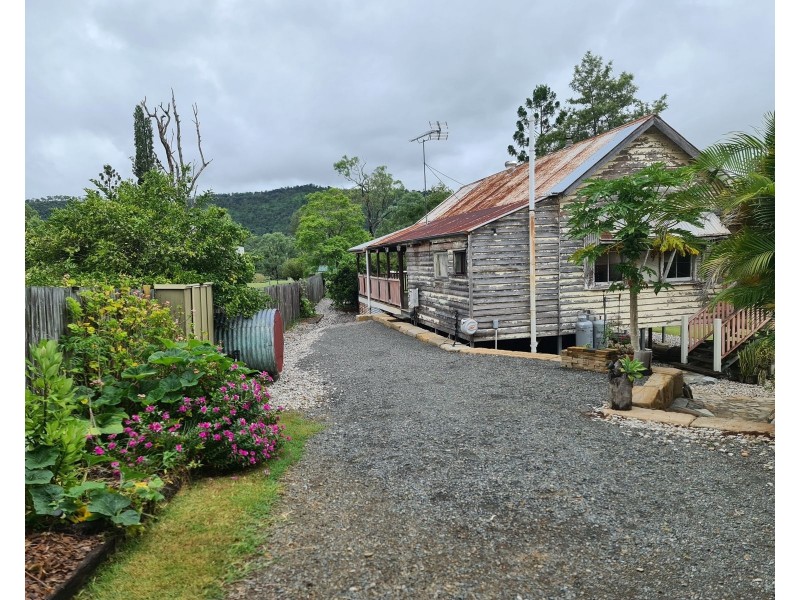 15 Anna Street, Linville QLD 4306