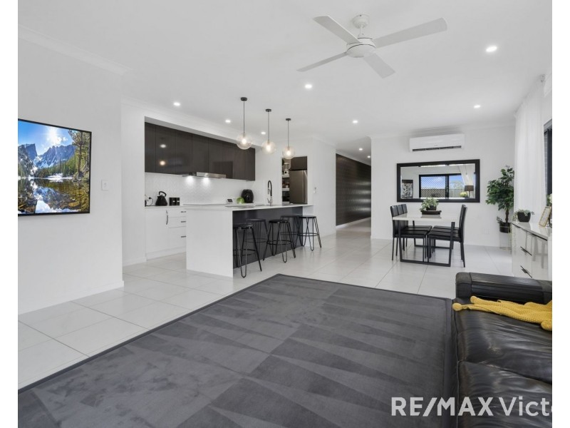 13 Hinchinbrook Circuit, Morayfield QLD 4506