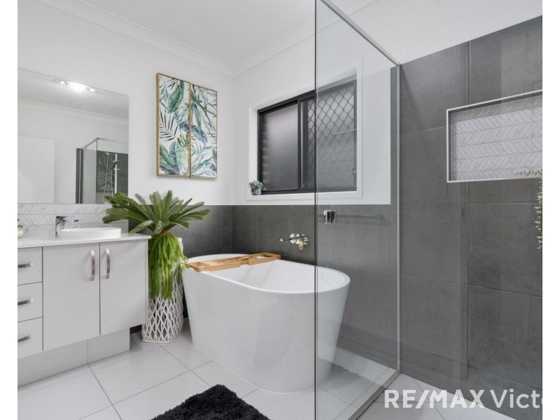 13 Hinchinbrook Circuit, Morayfield QLD 4506
