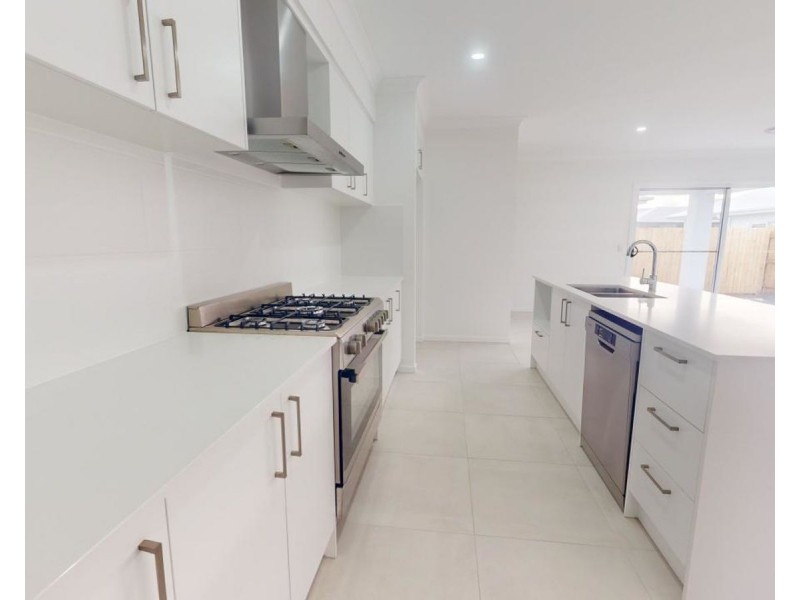 6 Ruby Street, Caboolture South QLD 4510