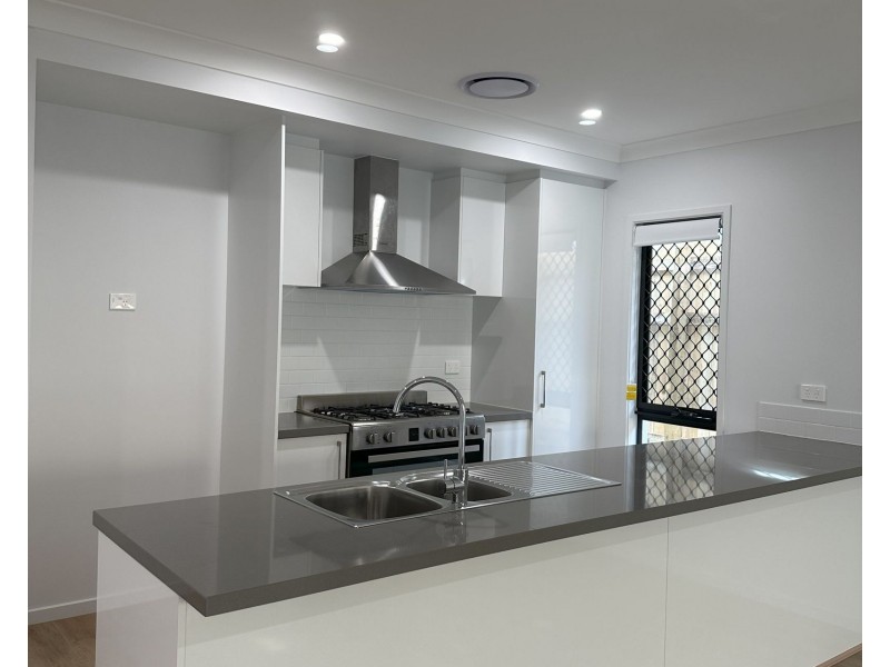 8 Wellside Street, Morayfield QLD 4506