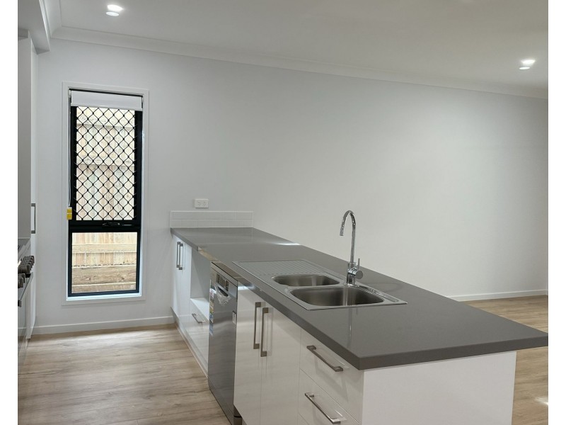 8 Wellside Street, Morayfield QLD 4506