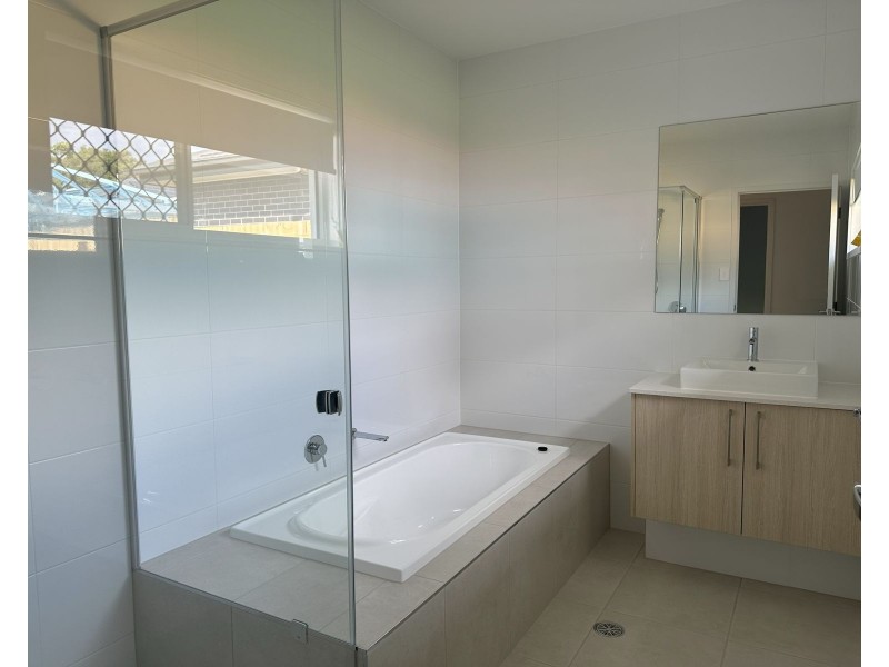 12 Wellside Street, Morayfield QLD 4506