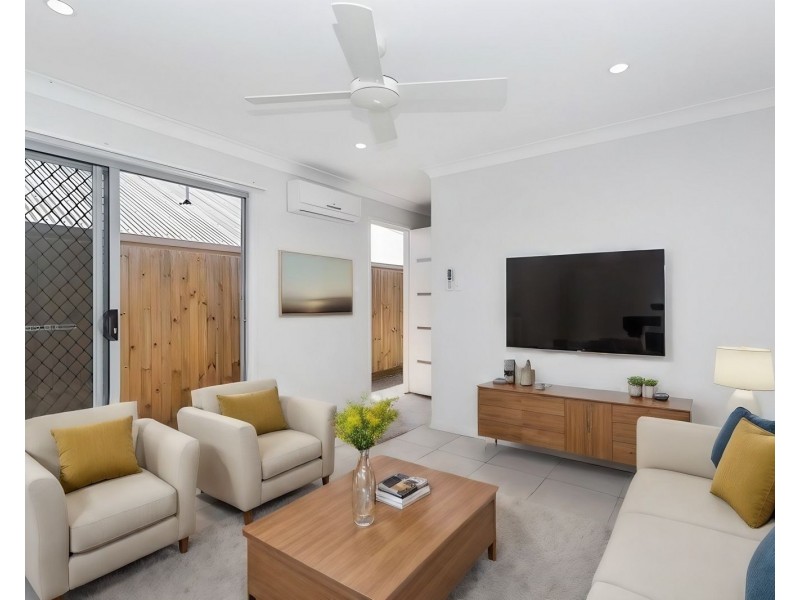 1&2/11 Awoonga Crescent, Morayfield QLD 4506