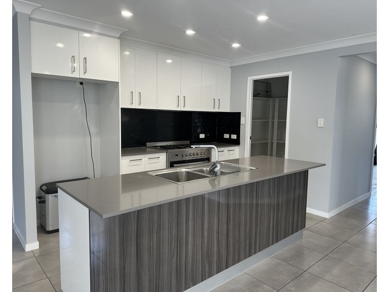 35 Lakeview Road, Morayfield QLD 4506