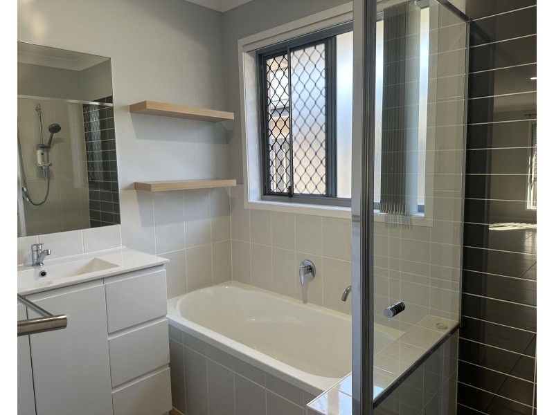 35 Lakeview Road, Morayfield QLD 4506