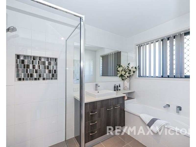 37 Foxtail Crescent, Banksia Beach QLD 4507