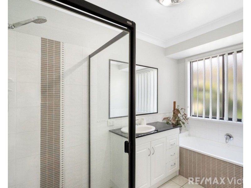 276 Bestmann Road, Sandstone Point QLD 4511