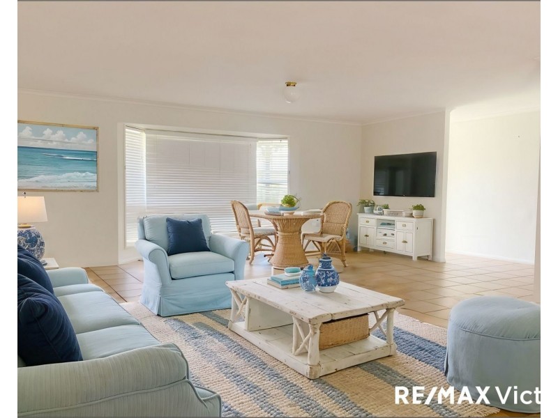 2 Beagle Avenue, Banksia Beach QLD 4507