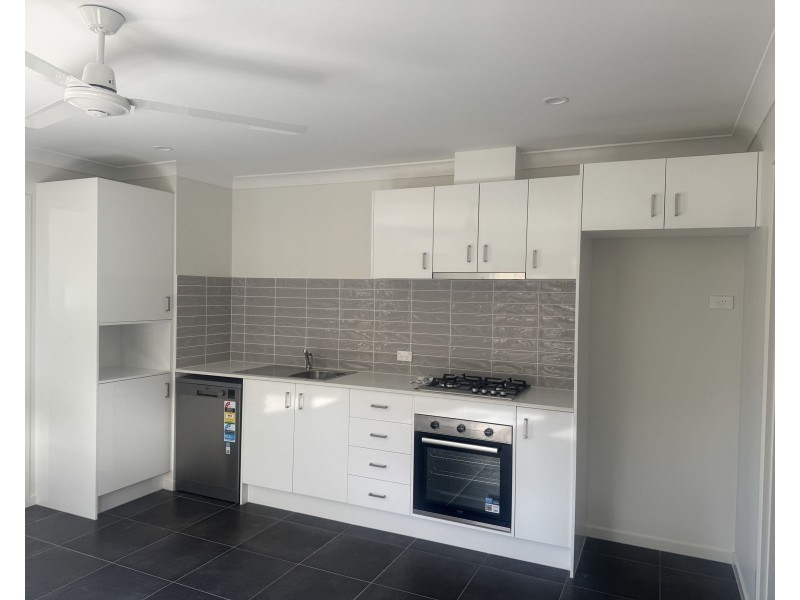 2/3 finch Street, Caboolture QLD 4510