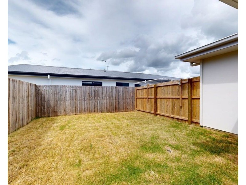 2/3 finch Street, Caboolture QLD 4510