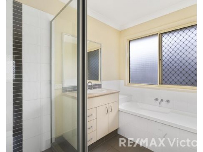 16 Silkyoak Drive, Morayfield QLD 4506