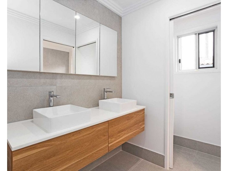 61a Griffith Street, Scarborough QLD 4020