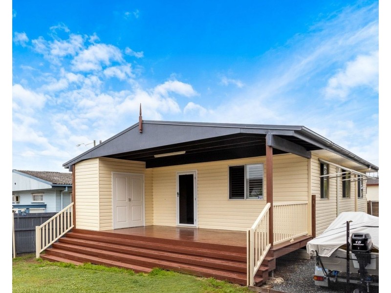 61a Griffith Street, Scarborough QLD 4020