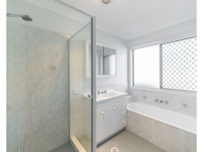 5 Listonia Drive, Albany Creek QLD 4035