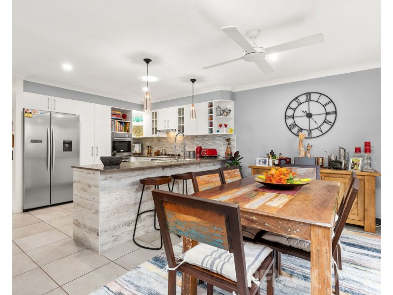 2/11 Nandina Court, Morayfield QLD 4506