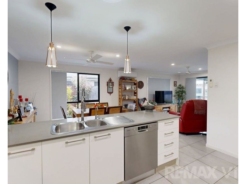 2/11 Nandina Court, Morayfield QLD 4506