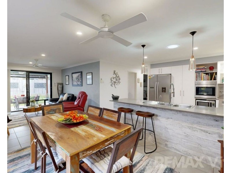2/11 Nandina Court, Morayfield QLD 4506