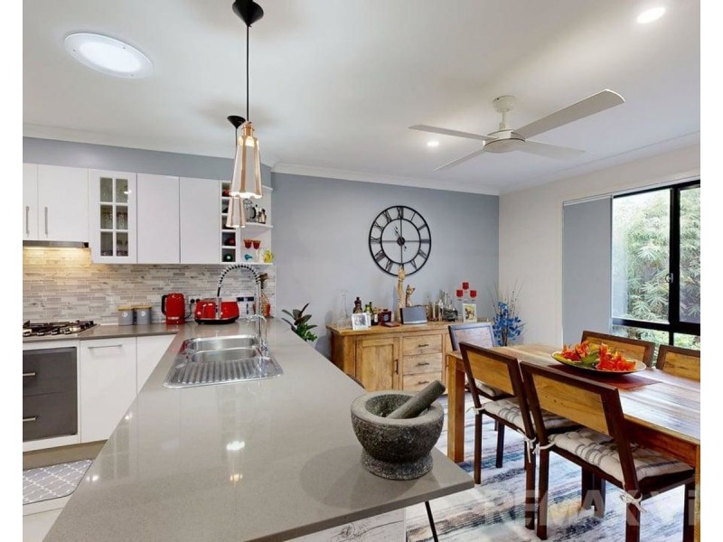 2/11 Nandina Court, Morayfield QLD 4506