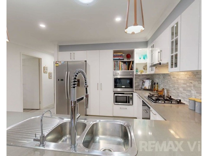 2/11 Nandina Court, Morayfield QLD 4506