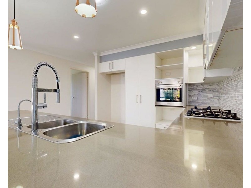 2/11 Nandina Court, Morayfield QLD 4506