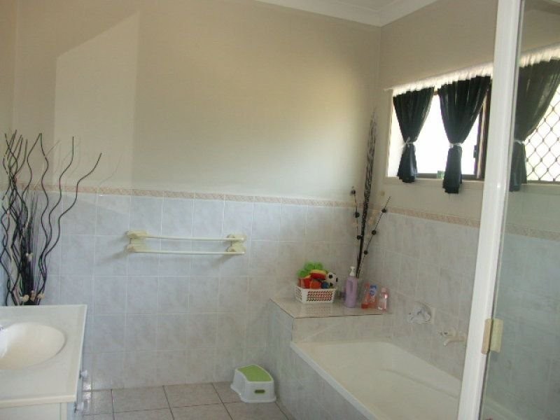 2 Mansfield Rd, Elimbah QLD 4516