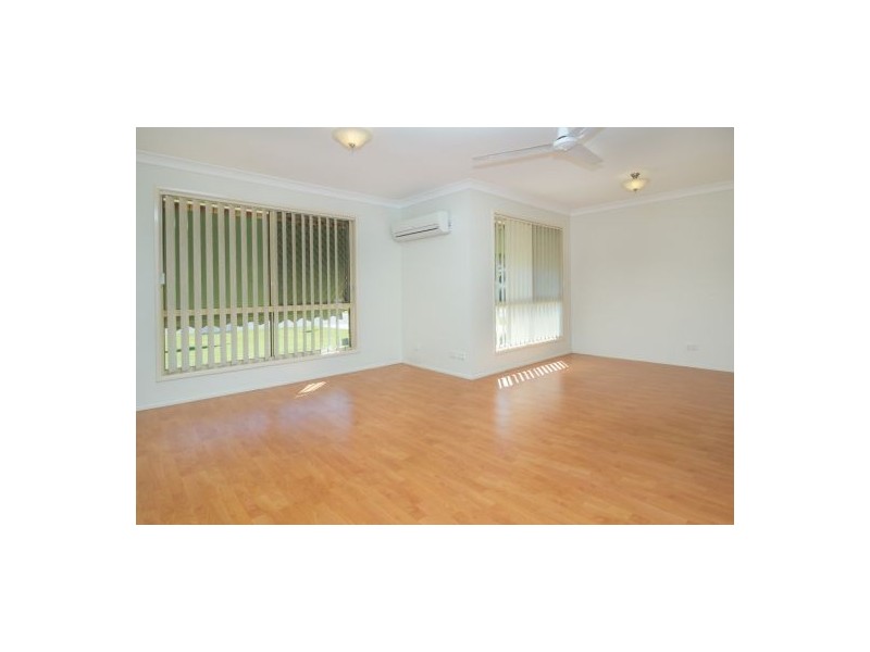 19 Farrer Ct, Morayfield QLD 4506