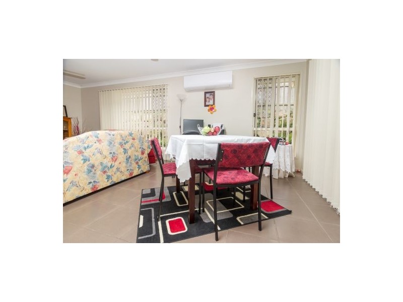 1 / 6 Eugenia Ave, Rothwell QLD 4022