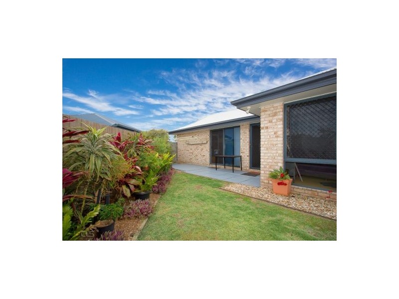 19-21 Reeders Street, Sandstone Point QLD 4511