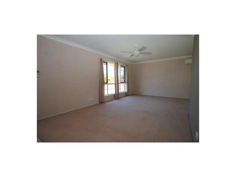 16 Farrer Crt, Morayfield QLD 4506