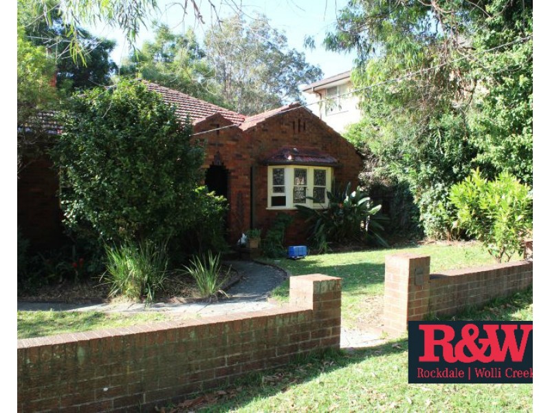 68 Glencoe Street, Sutherland NSW 2232