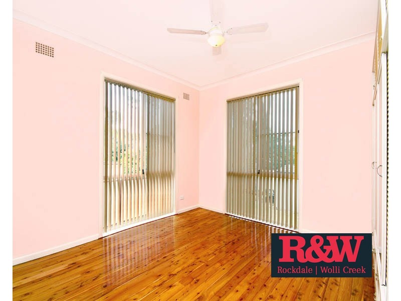 4 Seine Place, Miranda NSW 2228