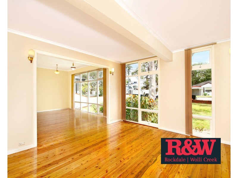 4 Seine Place, Miranda NSW 2228