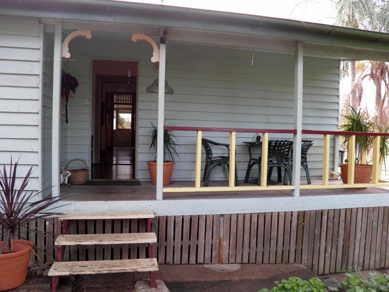 12 Queen Street, Blackstone QLD 4304