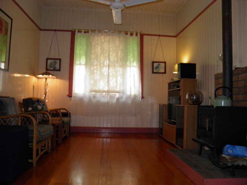 12 Queen Street, Blackstone QLD 4304